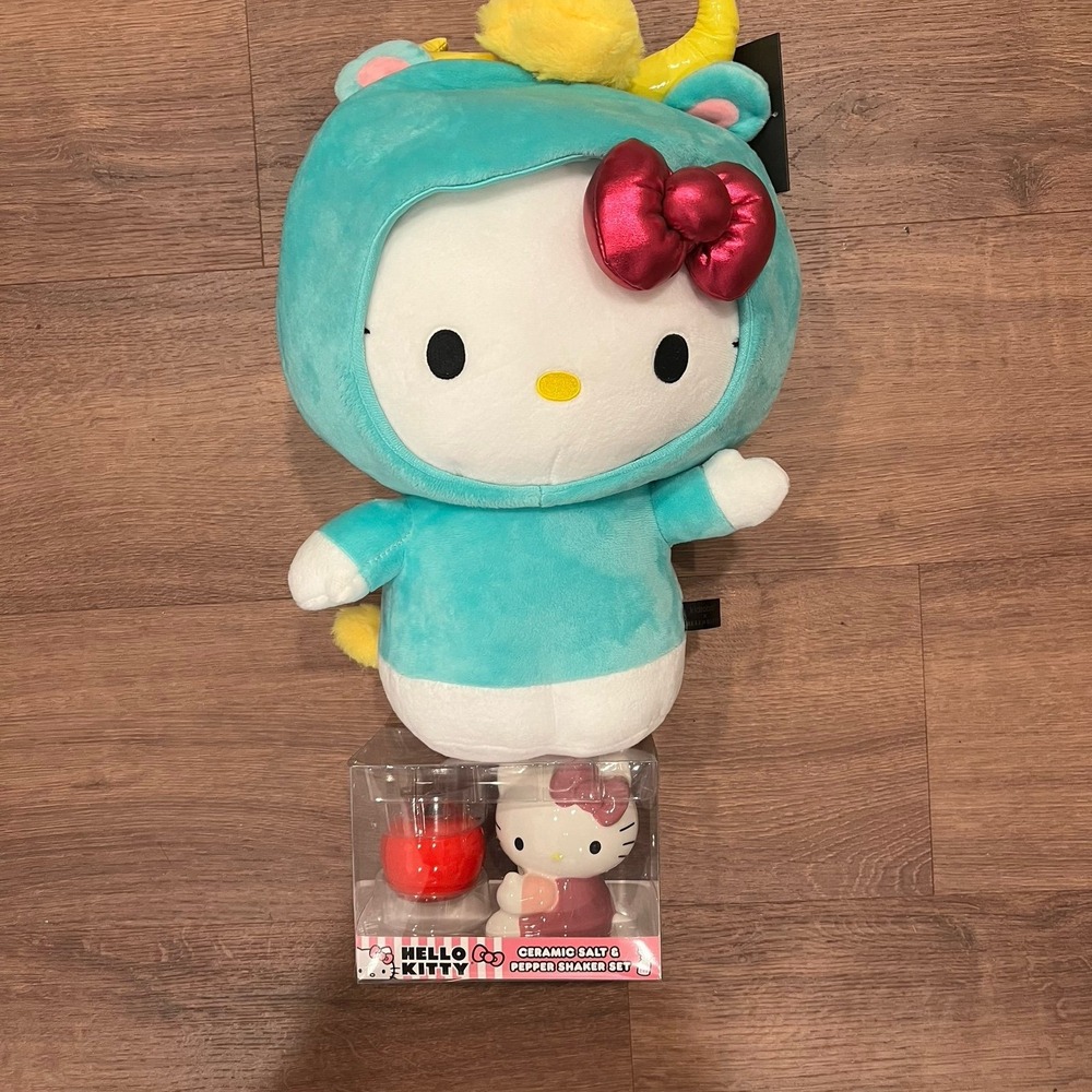 Kidrobot Hello Kitty Star Sign Taurus Medium Plush NWT lot of 2